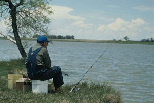 Old_man_fishing